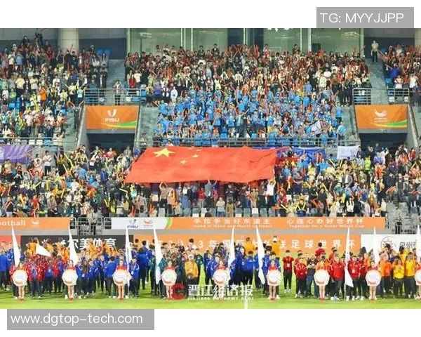 香港足球明星队激情四溢冲击赛场展现无限魅力与团队精神 香港足球明星队激情四溢冲击赛场展现无限魅力与团队精神