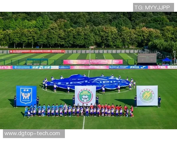 姐姐与足球明星的浪漫邂逅在绿茵场上的爱与梦想交织 姐姐与足球明星的浪漫邂逅在绿茵场上的爱与梦想交织