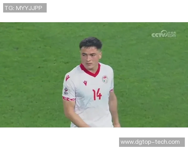 足球明星塔吉克男孩的成长故事与精彩瞬间分享