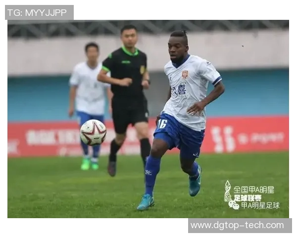 足球明星刘成的妻子美丽照片曝光引发网友热议与关注